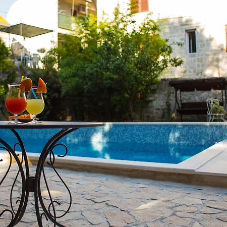 فيلة Castel Zinfandel *