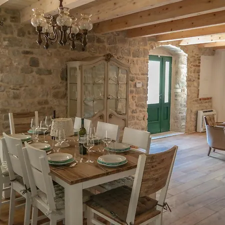 Castel Zinfandel * Kaštela